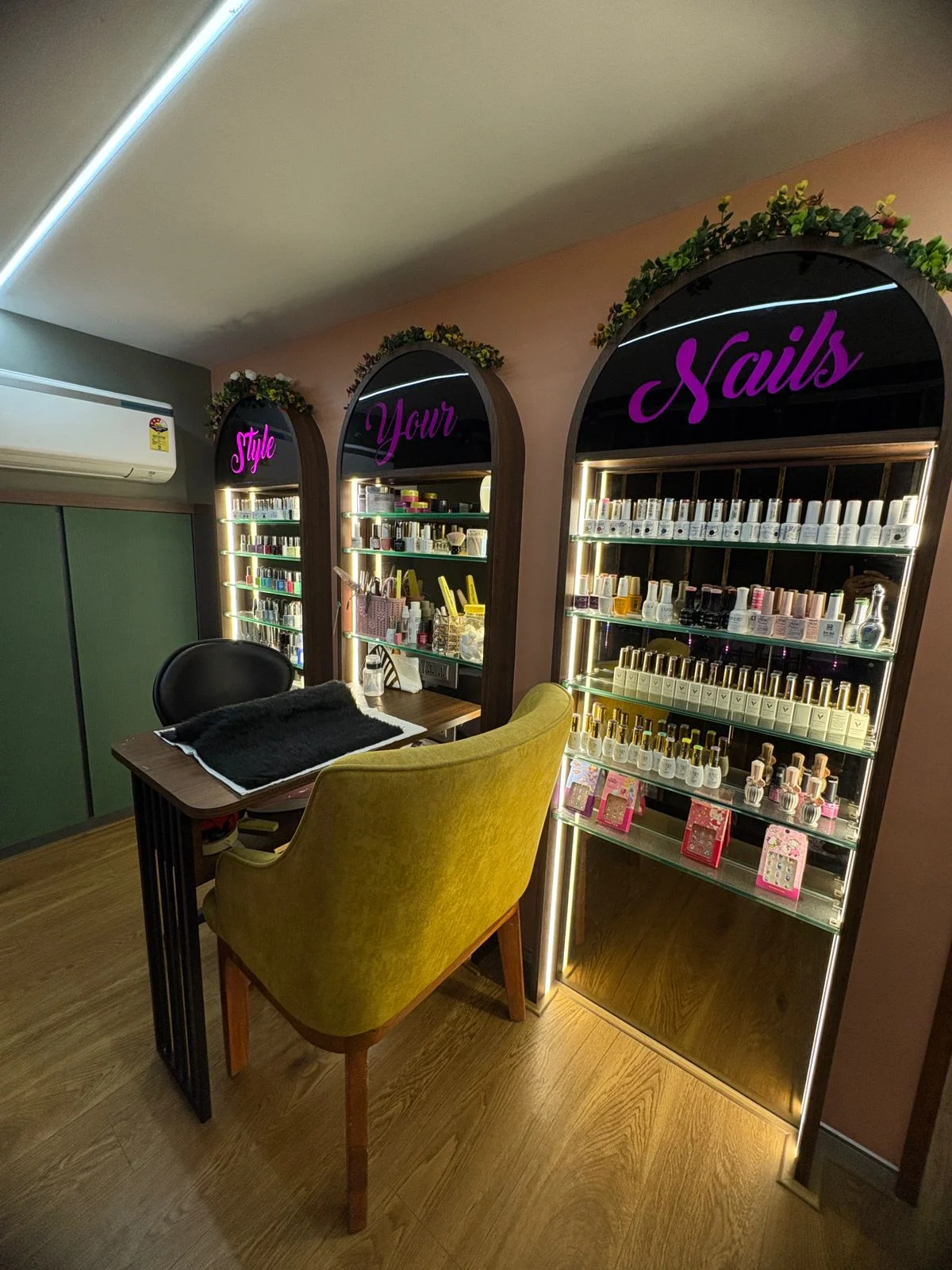 Nail Extensions in Thane